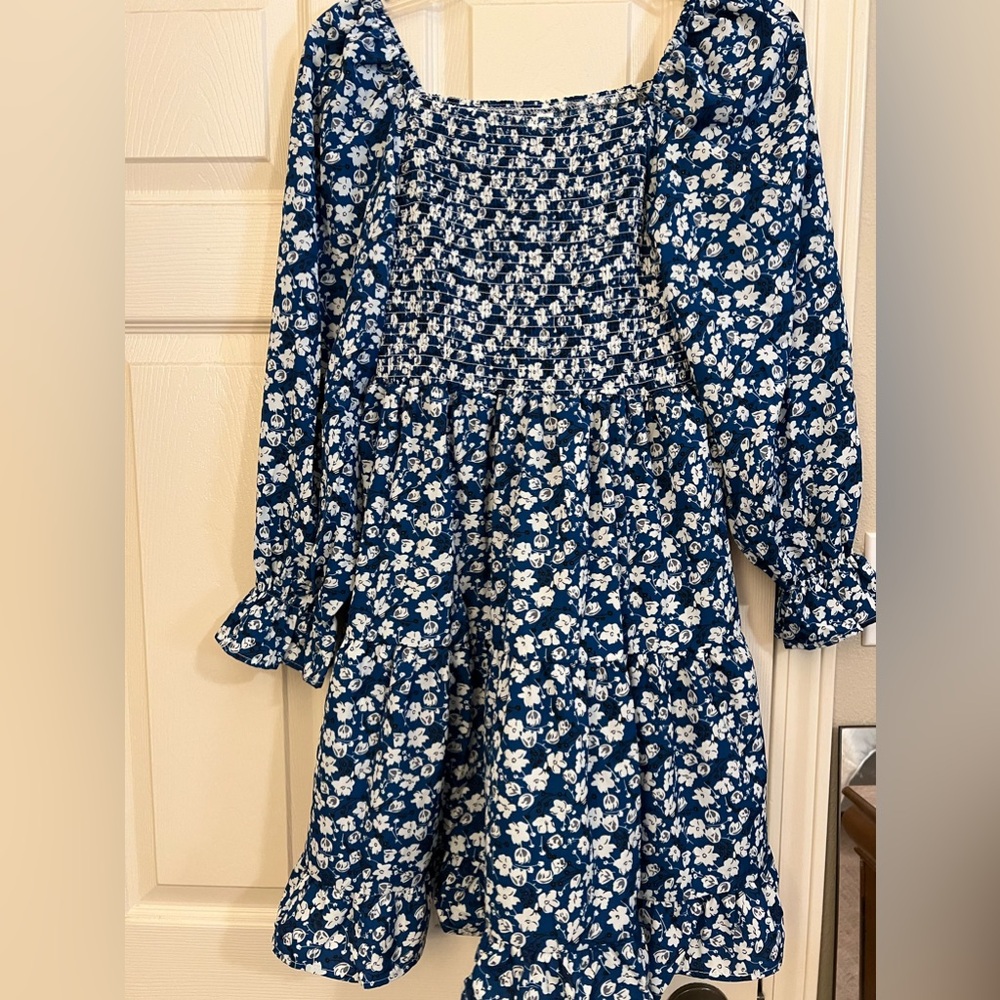 Shein Blue & White Flower Dress Size small EUC